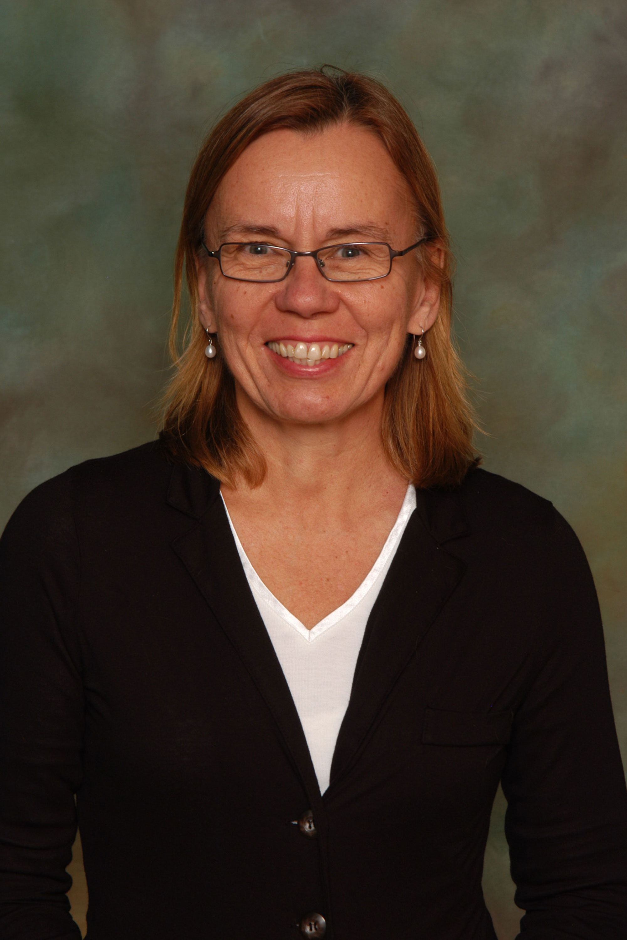 Click for High-Resolution Photo Nina Camic