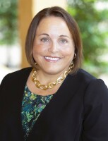 Headshot photo of Kirsten Davis