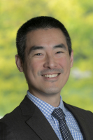 Headshot photo of Desmund Wu.